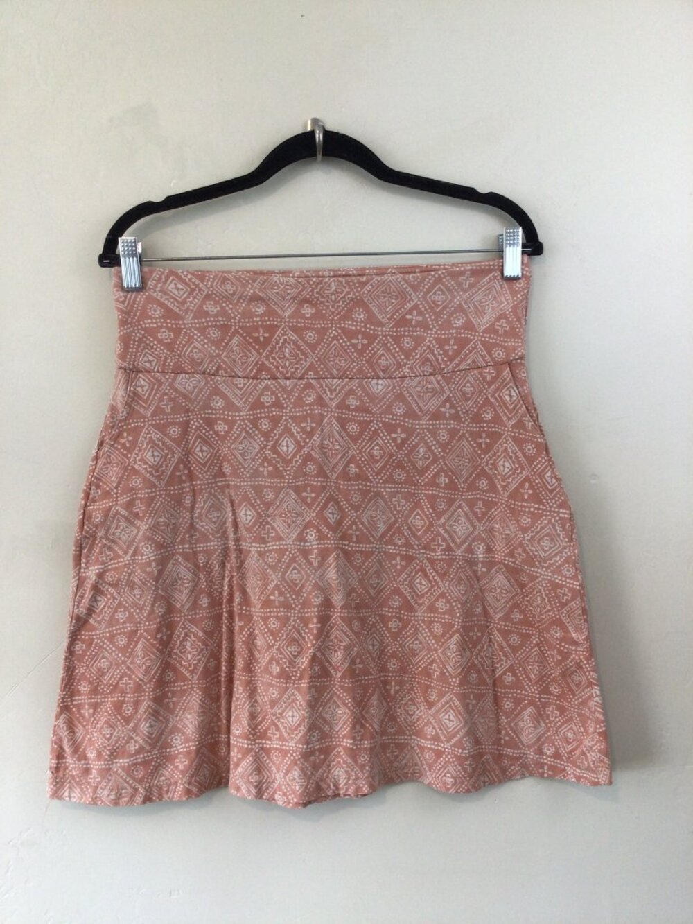 Sherpa Pink and White Print Knee Length Casual Skirt with Pockets